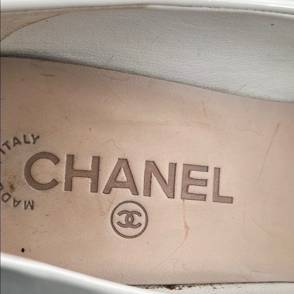 CHANEL White Patent Leather Pumps with Black Cap Toe - Picture 7 of 8